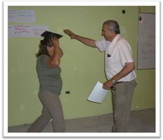 Foto: Secretario de Producción de Río Negro, Ing. Carlos Rivas y el Intendente de Río Colorado Carlos Pilotti entregaron diplomas.